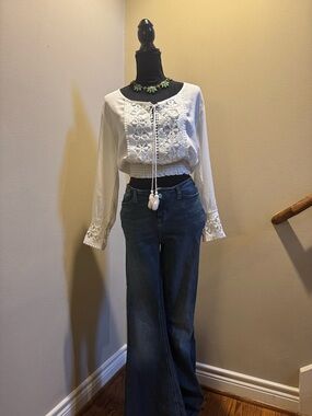 ROMWE Ivory Cropped Lace Blouse with Tassel Tie